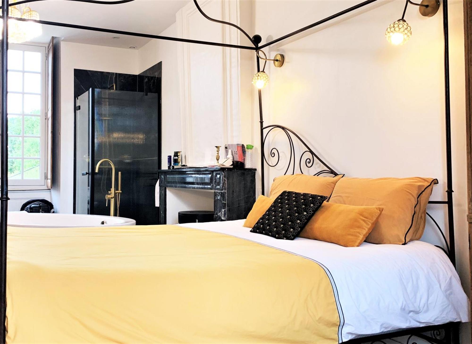 Le Bas Chitray Bed and Breakfast Ménil Εξωτερικό φωτογραφία